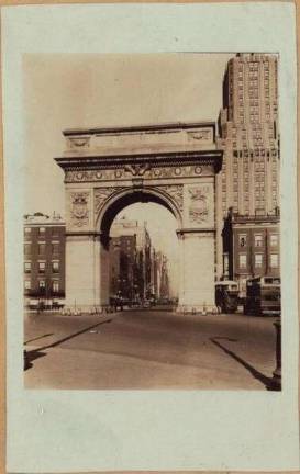 NYC History in the Palm of Your Hand Washington Square Park, 1925. Photo: NYPL and OldNYC
