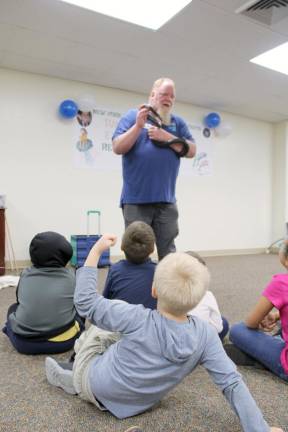 Kids’ reading and exercise successes get awards from Skoufis