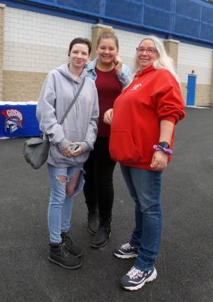 Angelica Sheehan, Kaylee Kohn, and Paulette Longa