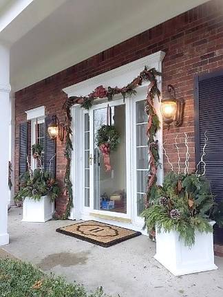 Your home. Holiday house decorating by the Master Gardener volunteers Your home. Holiday house decorating by the Master Gardener volunteers
