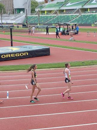 Runner Zoe Arnett, 14, makes nationals, with friends as wind behind her