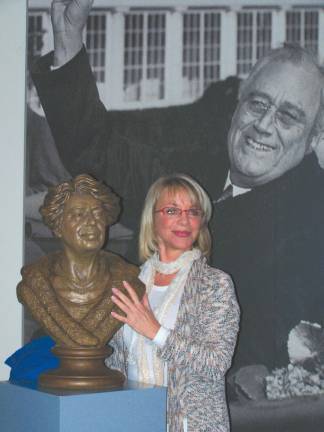 Sculptor Carolyn Palmer with her bust of Eleanor Roosevelt.