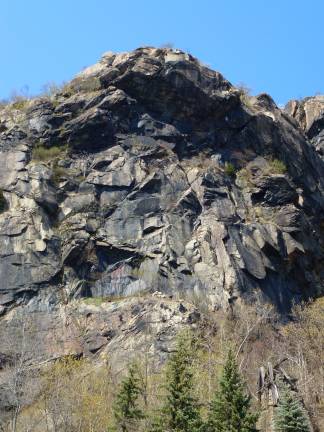 Rock climber falls to his death in Hudson Highlands preserve Breakneck Ridge (Photo by Pamela Chergotis)