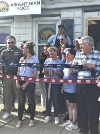 La Polla restaurant opens doors La Polla held a ribbon-cutting ceremony in late April.