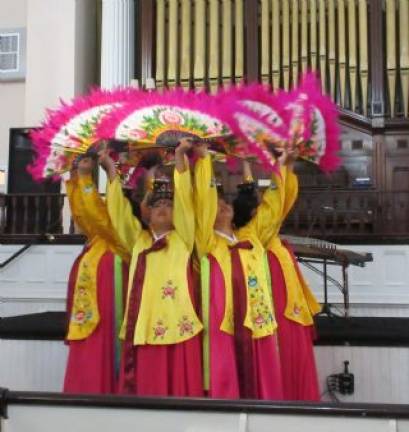 Korean Cultural Night dazzles the community The fan dancers (Photo by Ginny Privitar)