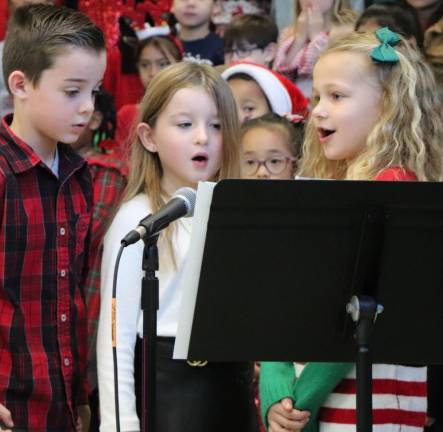 Scotchtown Avenue first graders delight with holiday concert