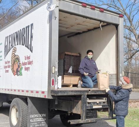 The mission of Cornell Cooperative Extension Orange County’s Gleaning Program has been to deliver donated fresh foods to community organizations, food pantries, emergency shelters and soup kitchens.