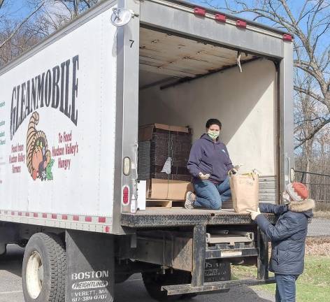 Trying to make a difference in this time of COVID-19 The mission of Cornell Cooperative Extension Orange County’s Gleaning Program has been to deliver donated fresh foods to community organizations, food pantries, emergency shelters and soup kitchens.