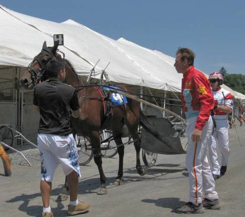 Scenes from Great American Weekend A stable hand holds Sir Mellow Z Tam while Joe Kowalski and Patrick Chance look on.