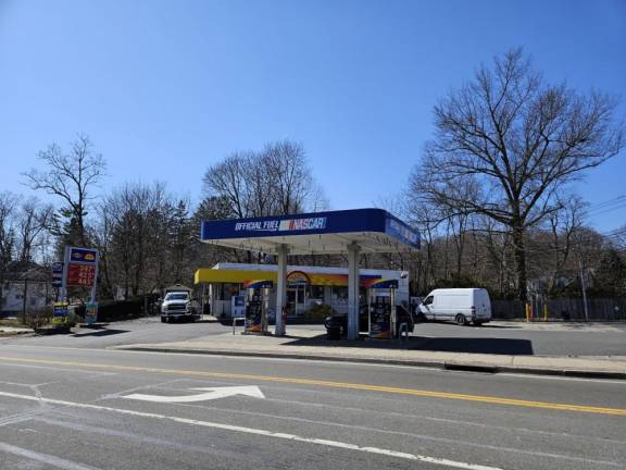 Local gas station robbed at gunpoint The Sunoco gas station on Route 32 in Central Valley, N.Y. Photo credit: Dina Comolli