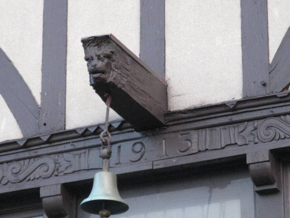 A stable fit for a king Carved lion’s head on beam with track bell suspended (Photo by Ginny Privitar)