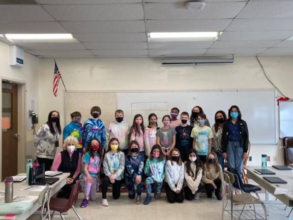 Fifth grade newspaper club hosts Straus News Staff Straus Newspaper staff visits Montgomery Elementary school’s fifth grade newspaper club
