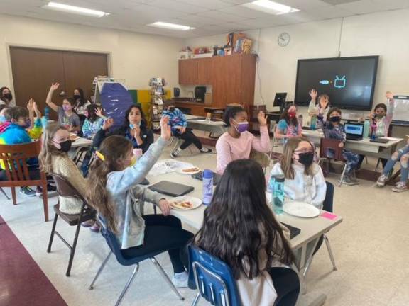 Fifth grade newspaper club hosts Straus News Staff Fifth grade newspaper club hosts Straus News Staff
