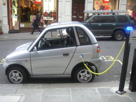 New York offers $2K rebates to spark electric car sales (Wikipedia Creative Commons photo)