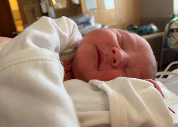 Police officer delivers baby on Route 23 Police officer delivers baby on Route 23