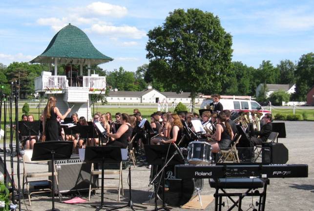 Goshen's Class of 2014 The band warms up.