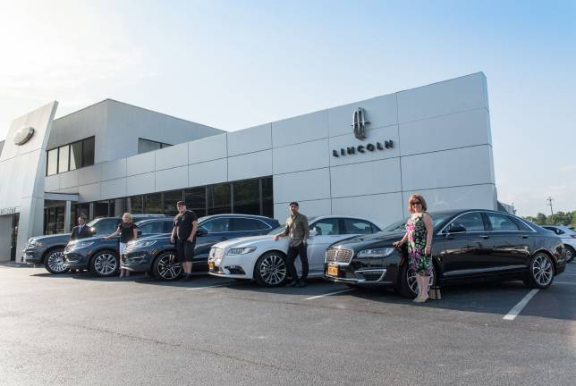 Healey Lincoln's new approach to marketing Participants of the Healey Lincoln “Behind the Wheel Experience” with their vehicles.
