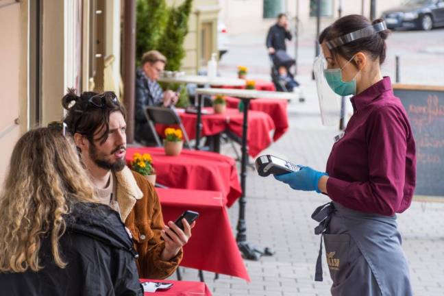 Outdoor dining to be permitted as early as next week in Orange County Stock Photo