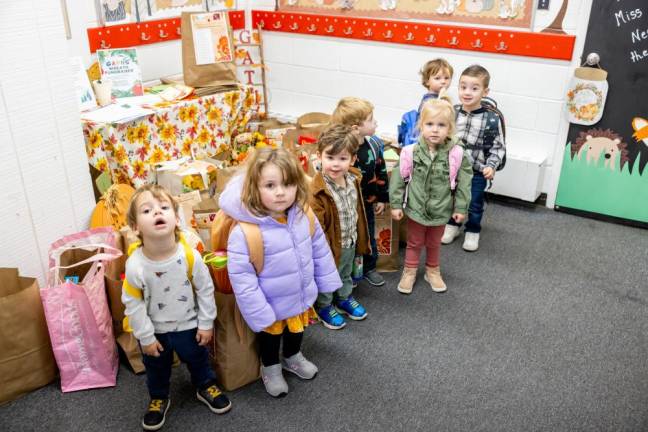 Local school teaches the importance of giving Students of G.A.P.N.S (Goshen Area Parent Nursery School) collected donations for Goshen Food Pantry for a Harvest Drive for Thanksgiving. In addition to the students collecting food, Shoprite of Chester store director Jack DeLuca donated the paper bags used to hold the donated goods. Photo by Sammie Finch