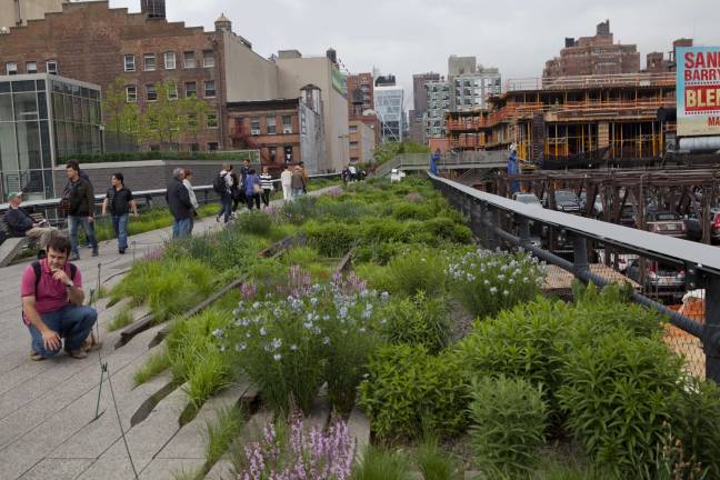 Private money, public parks The High Line is one of the city’s well-funded parks; its conservancy says it would support a bill to make park funding more transparent. Photo by Mary Newman