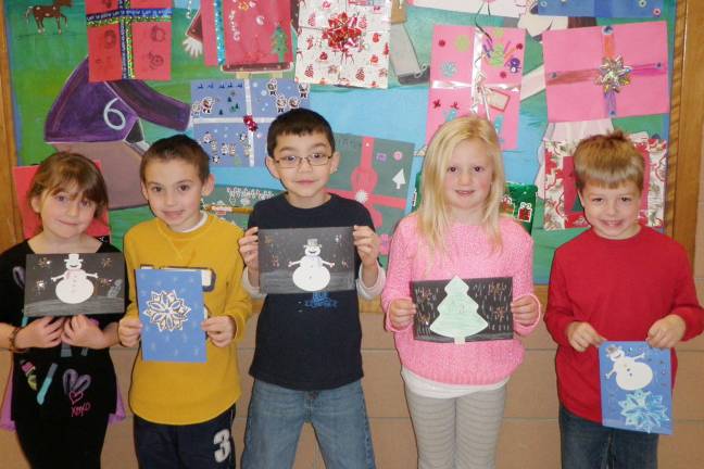 Hey soldier, happy holidays! Allison O'Donnell, Luke Vaccaro, Jaiden Chan, Abigail Hoffman and Logan Gilbert show off their cards.