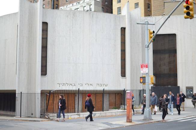 200 amsterdam clears hurdle The Department of Buildings lifted a hold on a proposed 668-foot residential building at the former site of Lincoln Square Synagogue on Amsterdam Avenue near 69th Street. Photo: Daniel Fitzsimmons