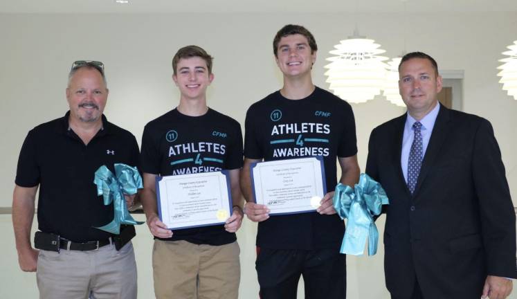 Lee brothers named Citizens of the Month Lee brothers named Citizens of the Month