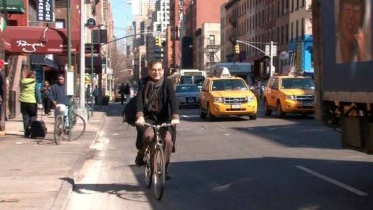 reader favorites: 7 top stories of 2017 Famed gossip columnist Michael Musto riding down Lexington Avenue in the East 20s. Photo: Streetfilms “Il Ciclista Dolce: Michael Musto” screen shot