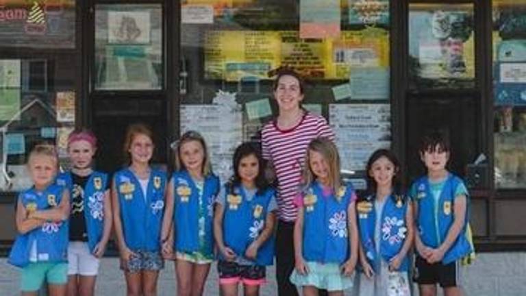 It's time to join the Girl Scouts It's time to join the Girl Scouts
