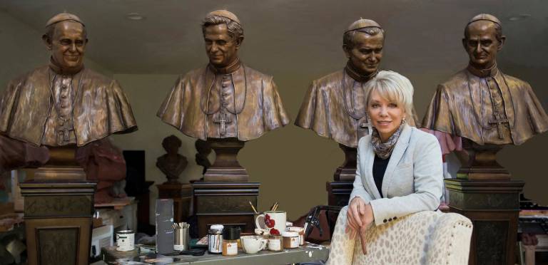 Sculptor Carolyn Palmer breathes life into famous faces Carolyn Palmer with all four popes, Francis, Benedict XVI, John Paul II, and Pope Paul VI (Photo: ART Media)