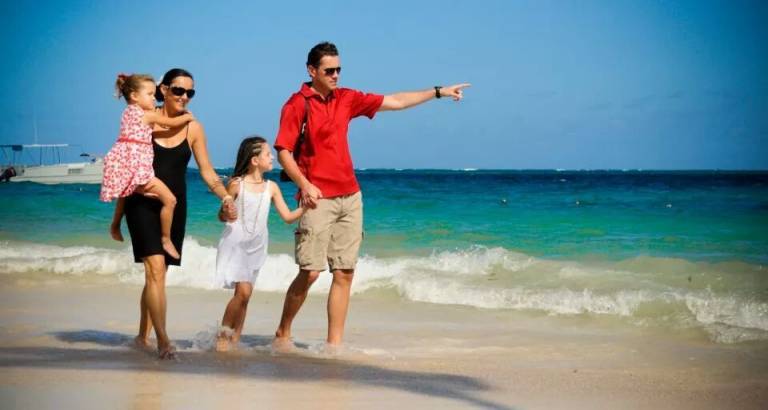Mommy & Me Contest Olivia and Sylvia Przydzial of Sparta "Priceless moments. Family vacation. Olivia and Sylvia with mommy and daddy."