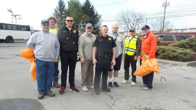 Many hands made light(hearted) work Chief of Police Dan Doellinger and his team (Photo by Frances Ruth Harris)