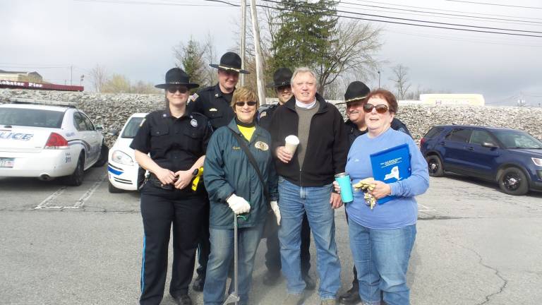 Tom Bell and his team join Sue Bahren for instructions (Photo by Frances Ruth Harris)