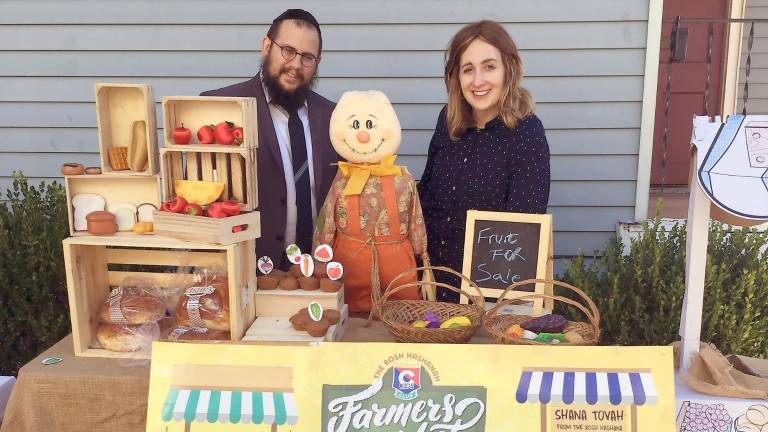 Chabad kids raise an apple mocktini to a sweet new year Chabad kids raise an apple mocktini to a sweet new year