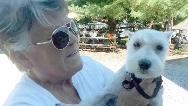 Pets Alive to honor volunteers at Oct. 5 fundraiser Pets Alive to honor volunteers at Oct. 5 fundraiser