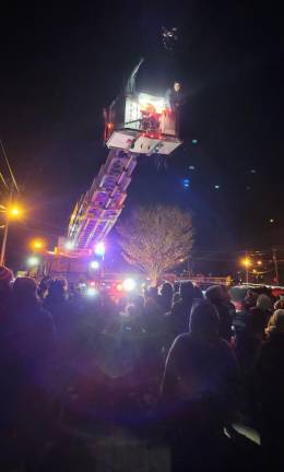 Rabbi Pesach and Chana Burston of Chabad of Orange County hosted a “Firetruck Gelt Drop” for hundreds of Orange County residents to celebrate Chanukah on Monroe.