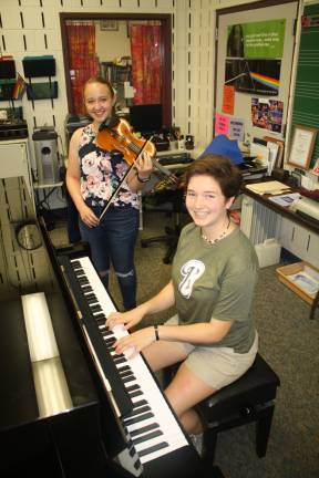 From left: junior Sydney Jessup and senior Anna Boese (Photo provided)