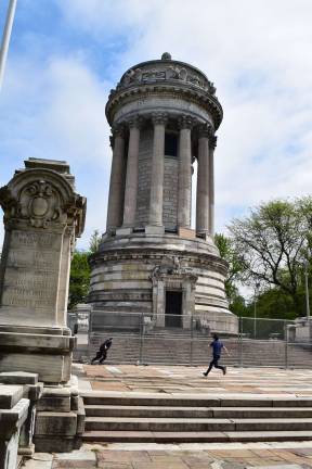 Soldiers&#x2019; and Sailors&#x2019; Monument in Riverside Park is among the few city parks structures in worse shape than they were in 1978. The monument, at the level of 89th Street, is awaiting repairs to its mortar joints, where water has penetrated exterior walls, and to chipped paving stones. Its white marble, stained by time and painted over to cover up graffiti, will be restored. Photo: Richard Khavkine