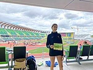 Runner Zoe Arnett, 14, makes nationals, with friends as wind behind her