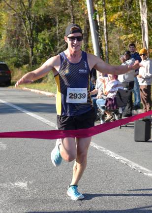 Race winner Darryl Domer from Chester finished in :18:00.