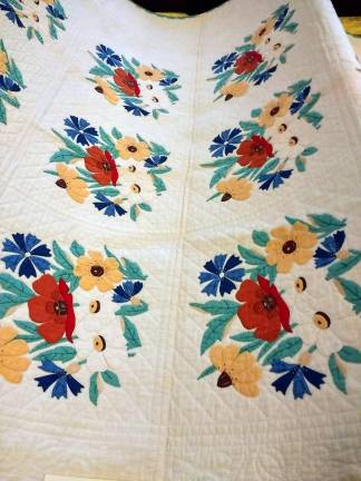 Applique quilt, 1930s, maker unknown