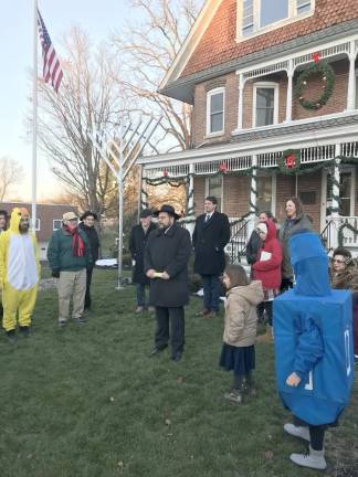 Rousing menorah lighting