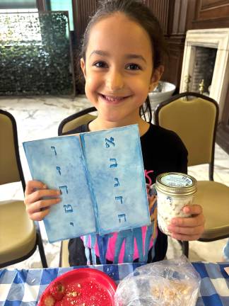 Chabad Goshen Hebrew School students create ‘cheesecake in a jar’ for ...