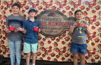 Chabad of Orange County hosts ‘AppleFest’