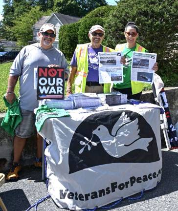 Tri-state residents rally to say no to war