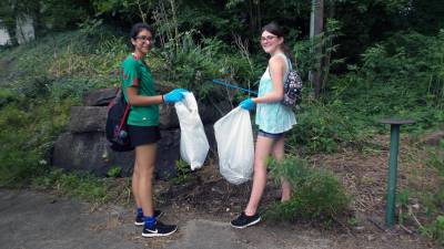 Ekhine Avalos and Laura Edwards spruce up along the Heritage Trail.