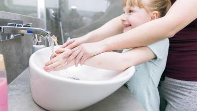 Here are 4 easy steps to clean hands
