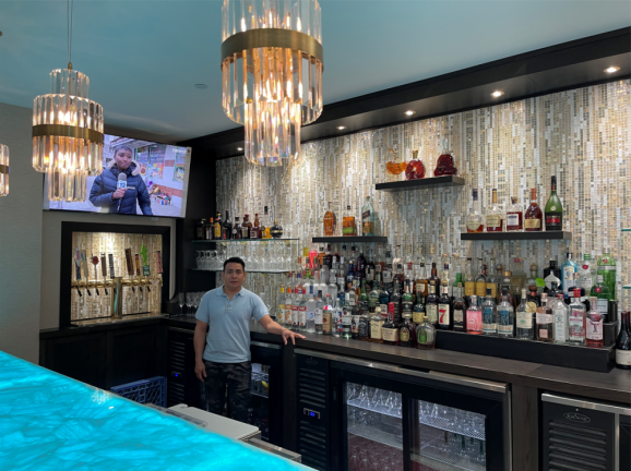 Limoncello manager Gilberto Gonzalez in the restaurant’s newly renovated bar. Photo provided.