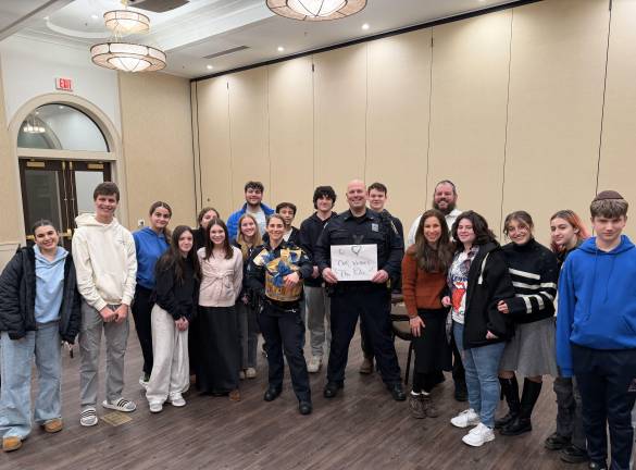 <b>2</b>Chabad’s CTeen group, comprised of teens from across Orange County gather to thank and honor police.