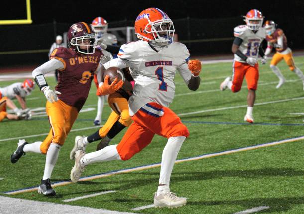 Karsten McLaughlin (#1) runs along the sideline for a first down, ahead of Dominic Marotta of O’Neill during the Section IX football game on Oct. 24, 2025.